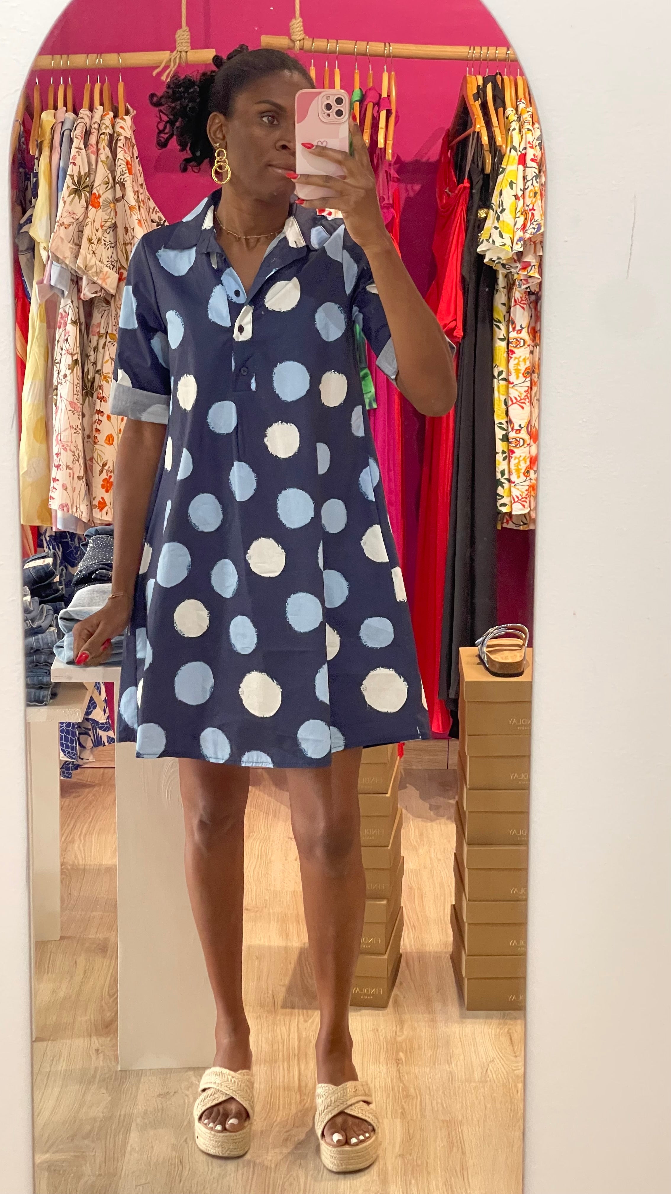 Robe à point bleu foncé